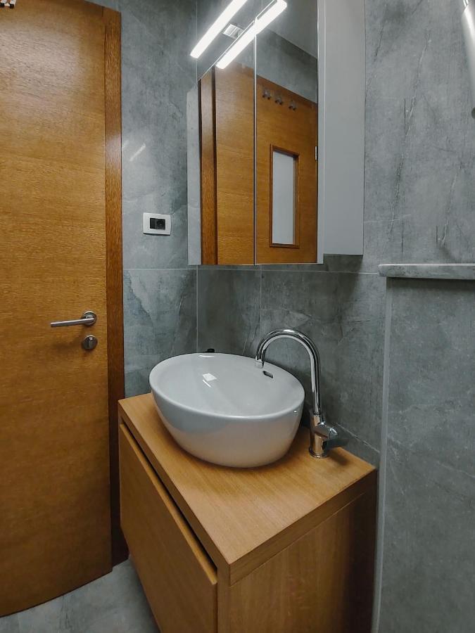 Studio Apartment Above Promenade W Terrace & Parking 라벡 외부 사진