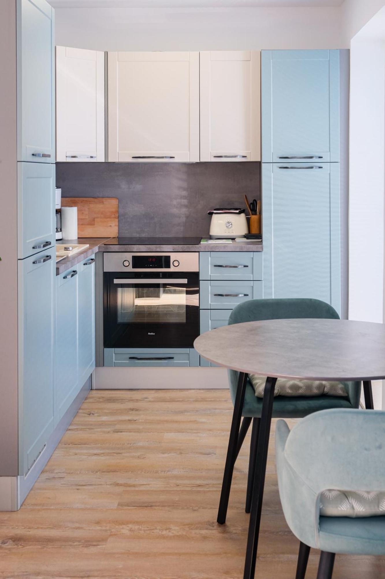 Studio Apartment Above Promenade W Terrace & Parking 라벡 외부 사진