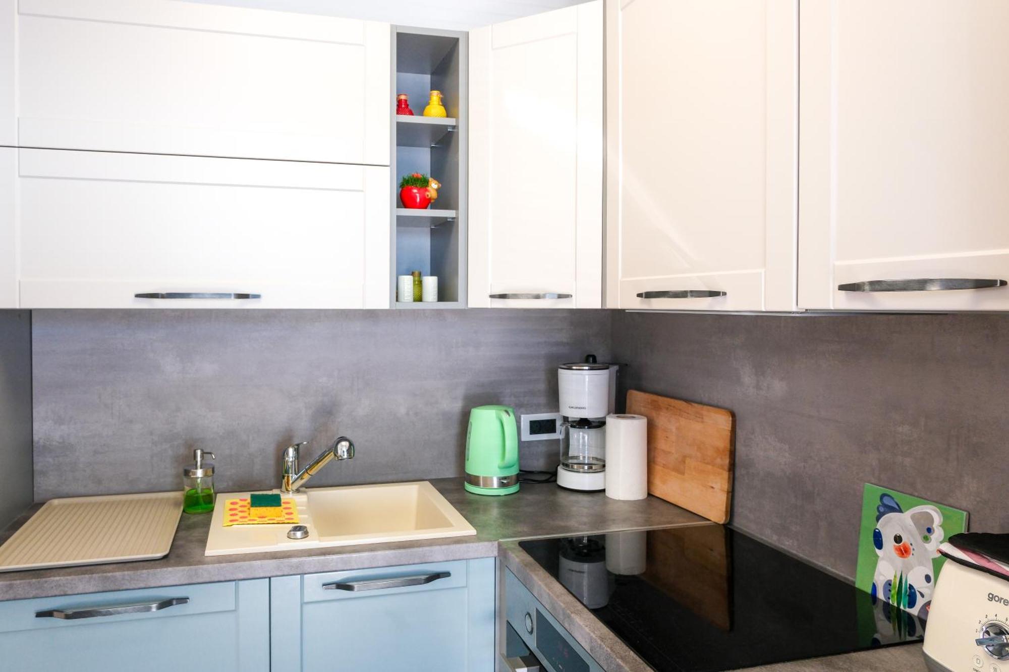 Studio Apartment Above Promenade W Terrace & Parking 라벡 외부 사진
