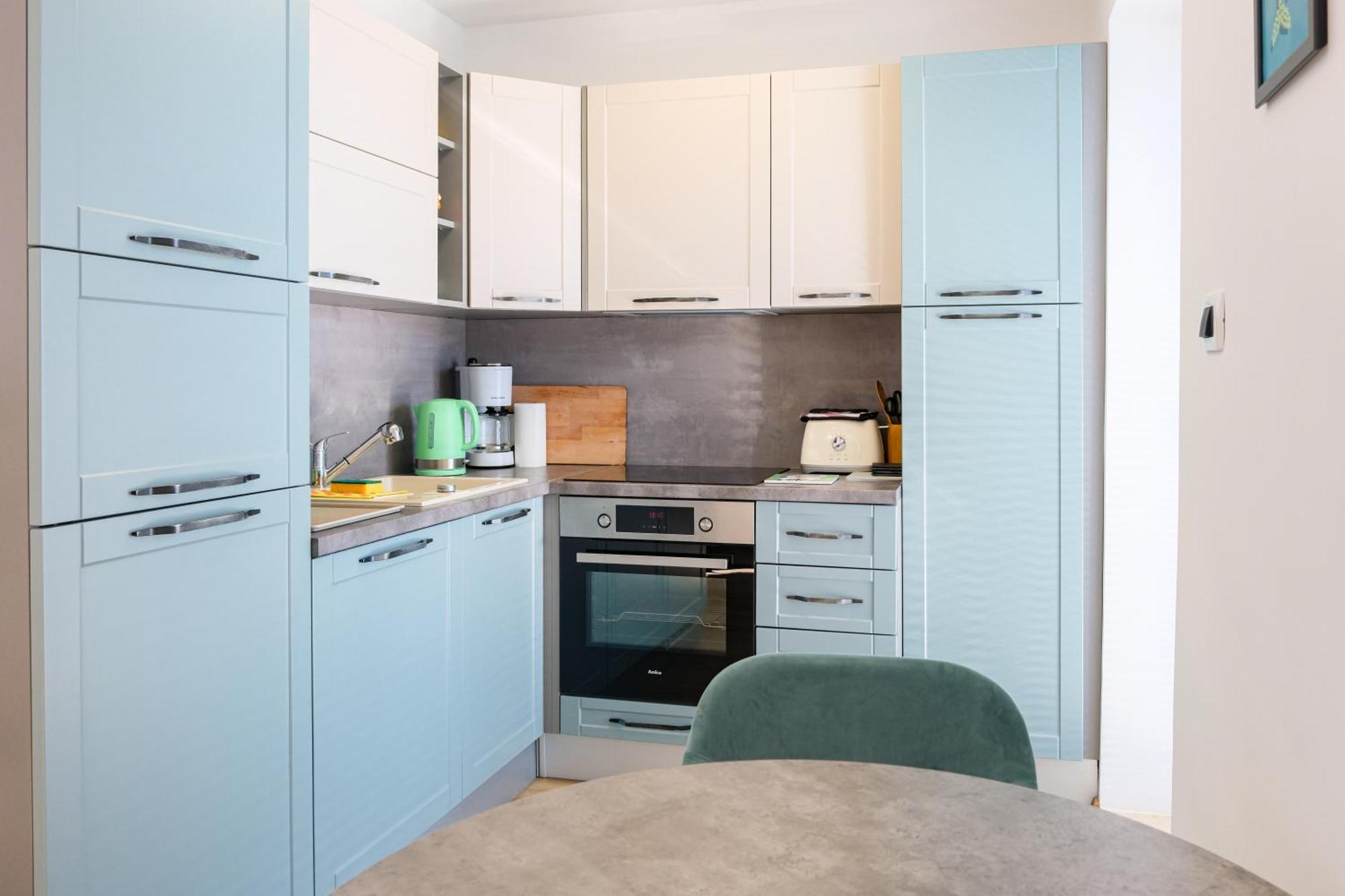 Studio Apartment Above Promenade W Terrace & Parking 라벡 외부 사진