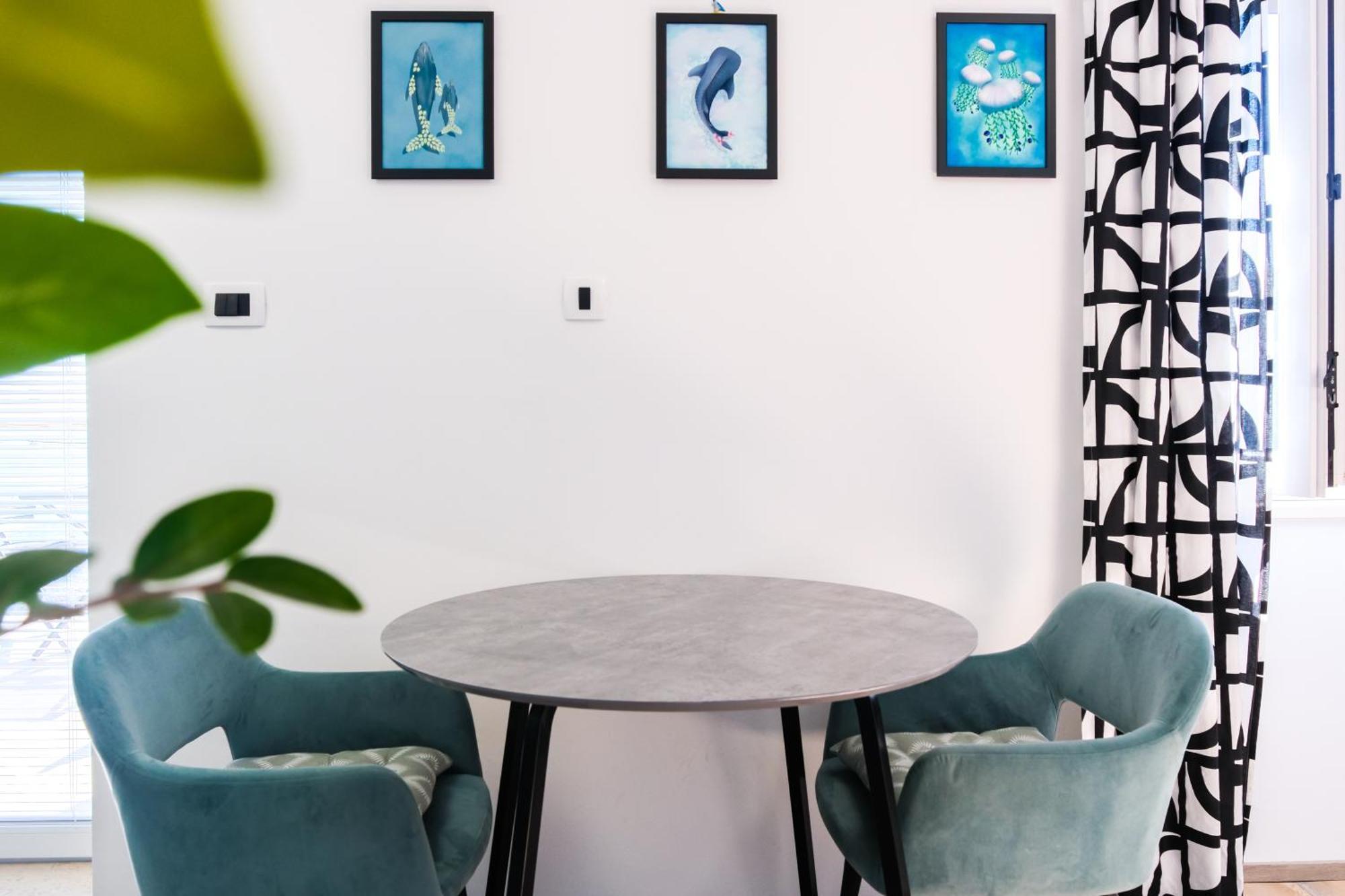 Studio Apartment Above Promenade W Terrace & Parking 라벡 외부 사진